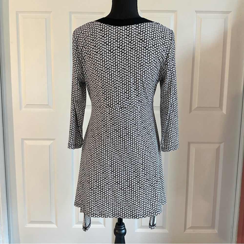 Karen Kane Black and White Coffee Bean Print Stretch Handkerchief Hem Tunic Top - Picture 5 of 6